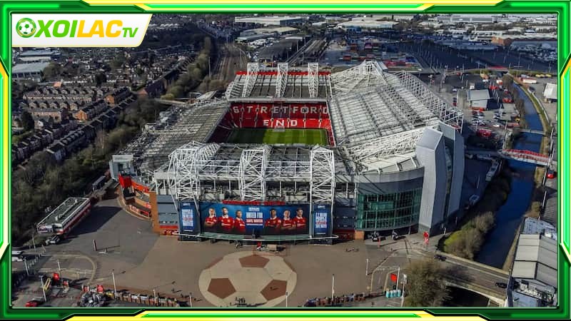 Lịch sử của khoảng trời Old Trafford